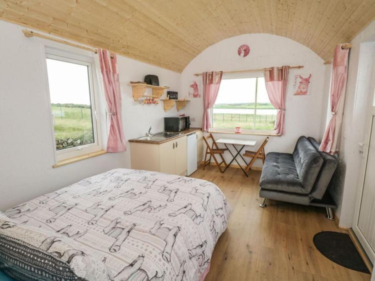 The Beautiful Lazy Llama Shepherd Hut Farm Stay Ballyshannon Zewnętrze zdjęcie